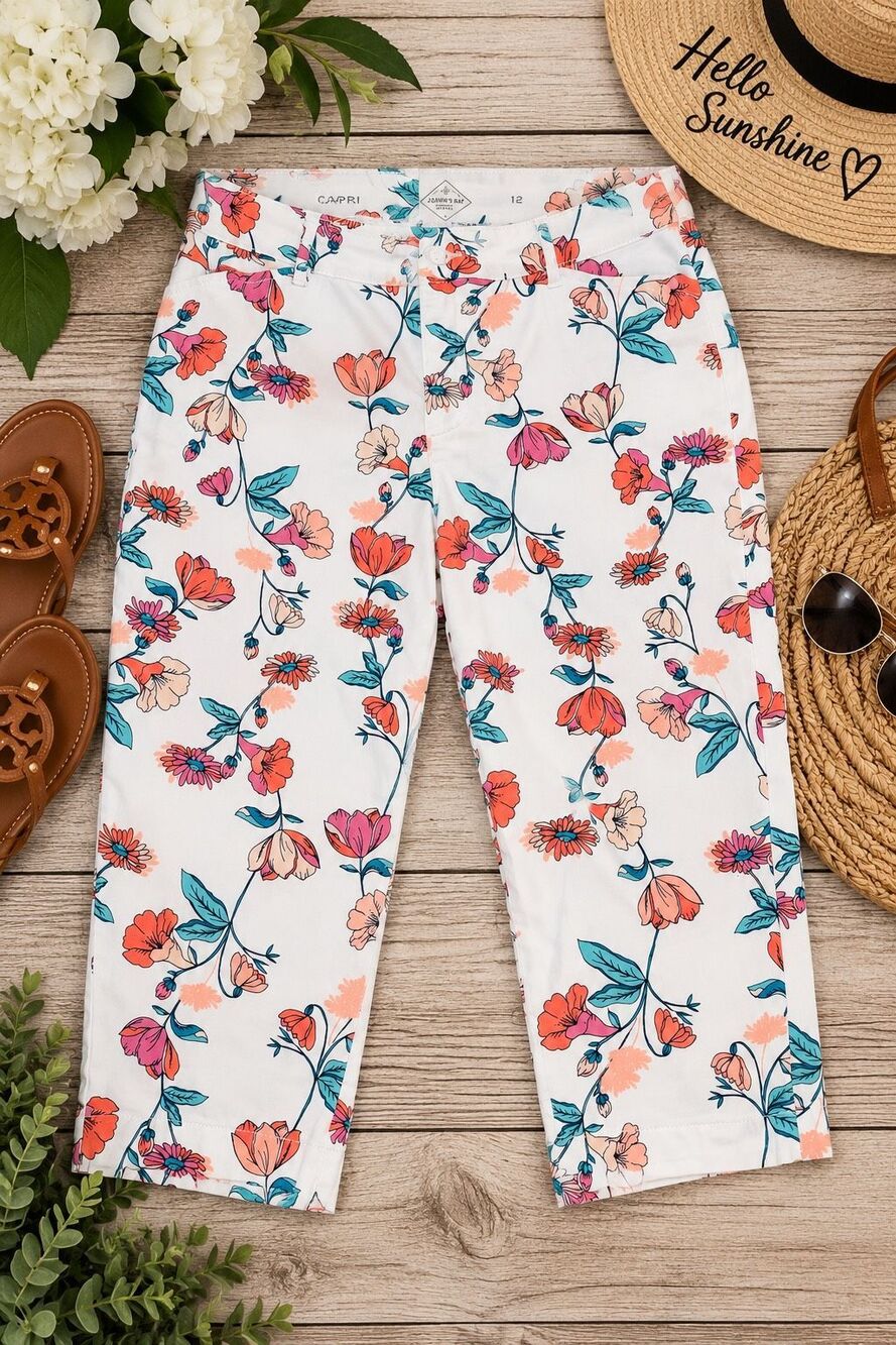 John’s Bay Women’s Size 12 White Floral Capri Pants Stretch Cropped Pants